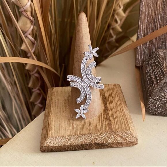 Floral Cubic Zirconia Statement Ring Size 6,7,8 - Picture 3 of 5